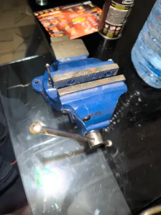 Tornillo de banco azul ( prensa)