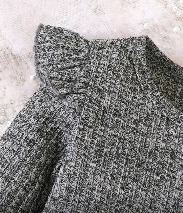 Set ragazza: top grigio e gonna nera