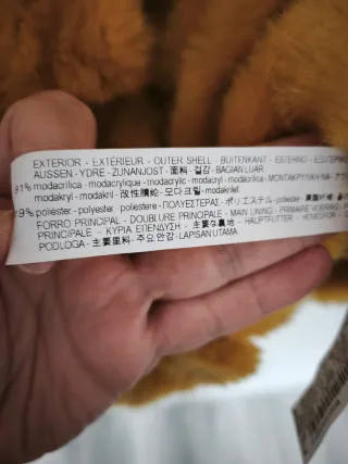 Chaqueta Zara amarilla peluda con capucha