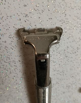 Rasoio lamette vintage e rasoio Gillette Contour