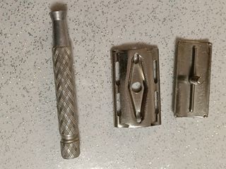 Rasoio lamette vintage e rasoio Gillette Contour