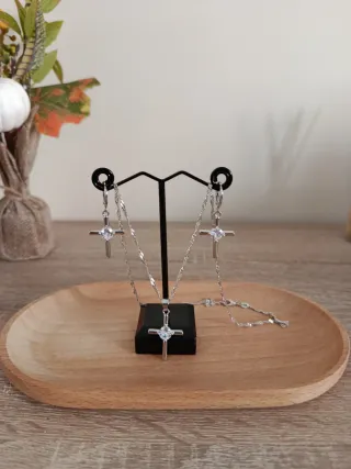 Conjunto Plata Collar y Pendientes Cruz
