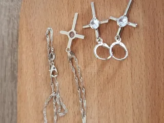 Conjunto Plata Collar y Pendientes Cruz