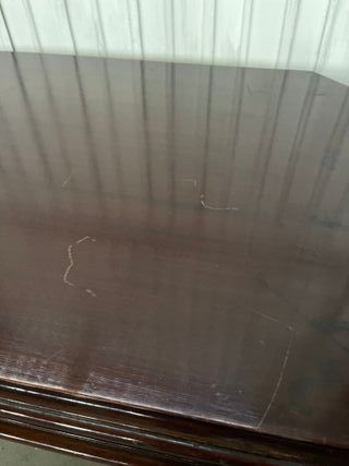 Mesa de centro de madera oscura