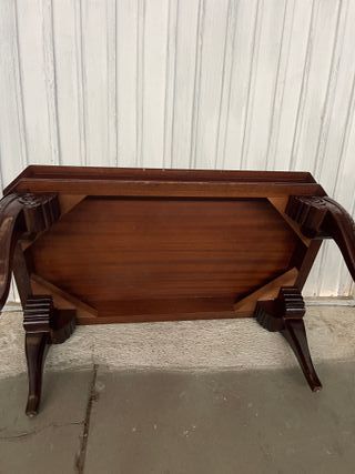 Mesa de centro de madera oscura