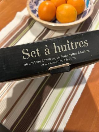 Plato acero para comer ostra cuchillo y tenedores