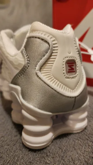 Nike Shox Plata y Blanco