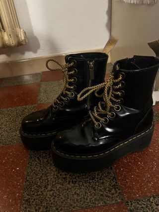 Dr. Martens Jadon Max Platform Boots