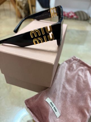 Gafas de sol Miu Miu Glimpse negras y doradas