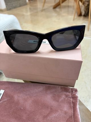 Gafas de sol Miu Miu Glimpse negras y doradas