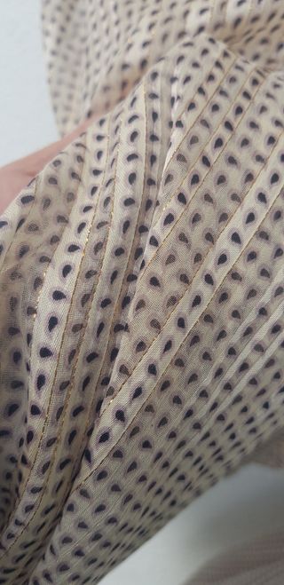Camisa Zara Beige y Marrón con Flor