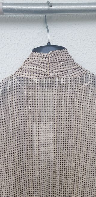 Camisa Zara Beige y Marrón con Flor