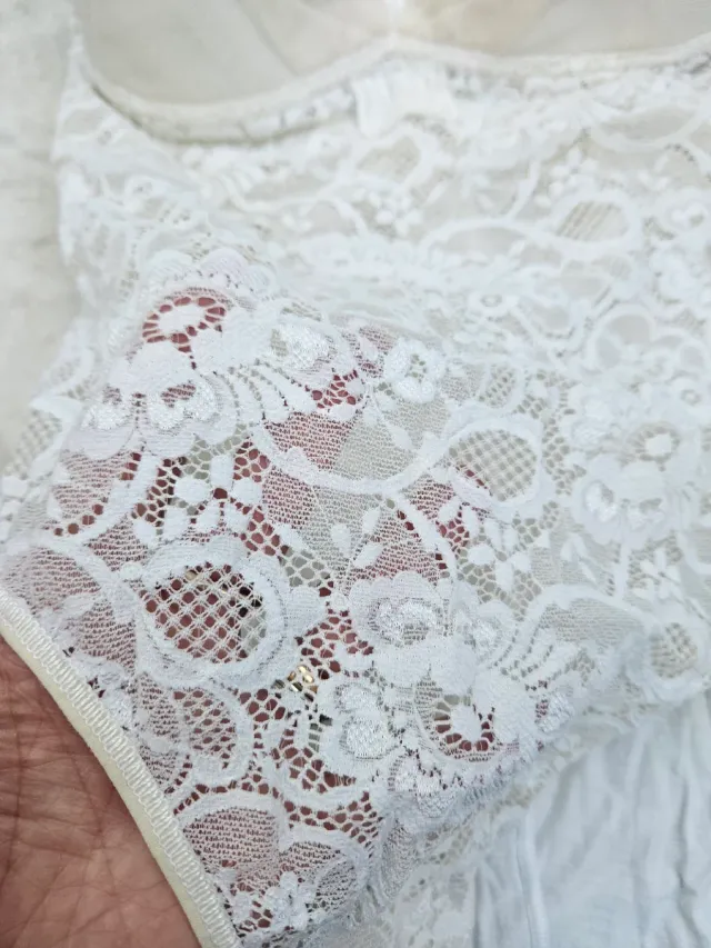 Body pizzo bianco davanti e liscio dietro