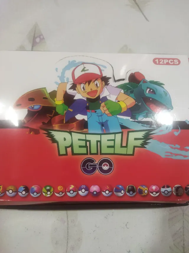 Scatola con 12 Pokéball PETELF GO