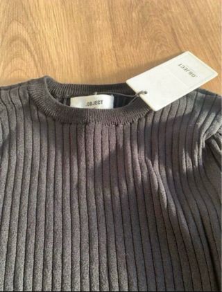 Jersey canalé negro botones manga