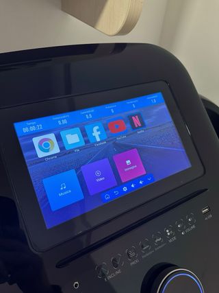 Tapis roulant elettrico con display 10” touch