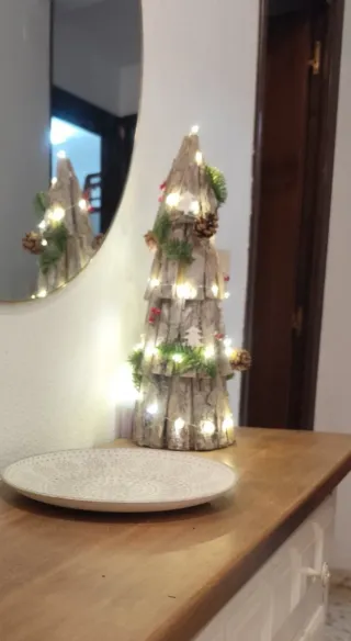 3 alberi di Natale in legno decorati