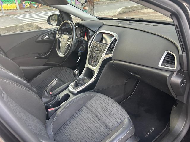Opel Astra 1.6CDTI 110CV AŃO 2015 ETIQ C