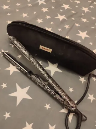 Plancha de pelo Tervilix negra y plateada