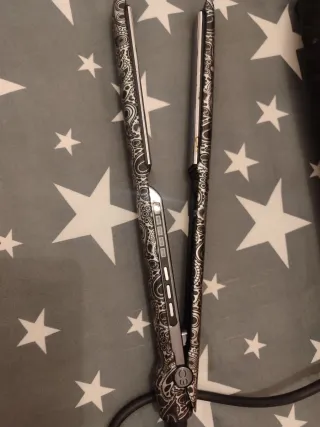 Plancha de pelo Tervilix negra y plateada