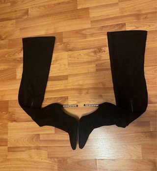 Stivali alti neri con serpente ricamato