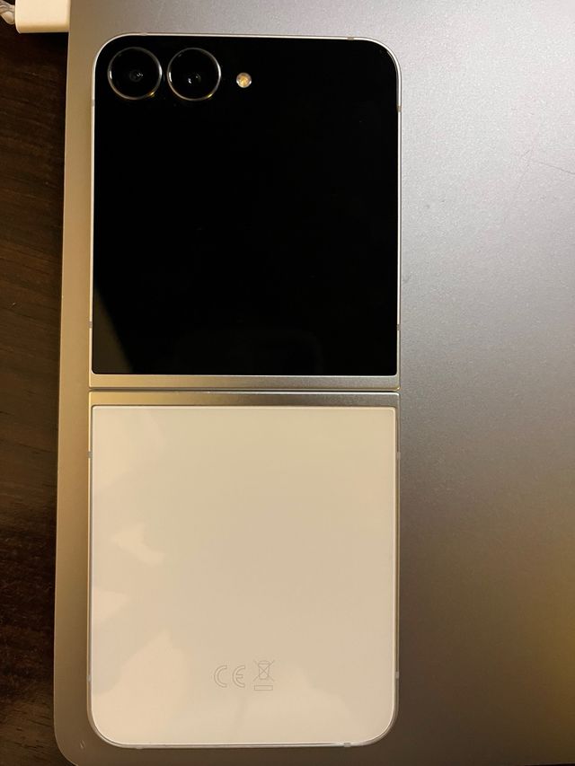 Samsung Z Flip7 FE (3 ciclos de carga)