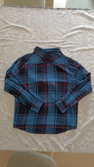Camisa de cuadros azul y roja