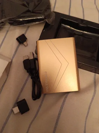 Disco Duro SSD Portátil 1TB Dorado + Funda