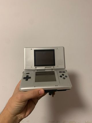 Nintendo DS Plata con cargador (aparte)
