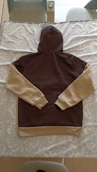 Sudadera marrón y beige