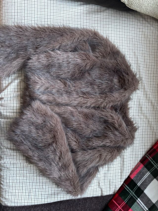 Abrigo de pelo sintético marrón/gris