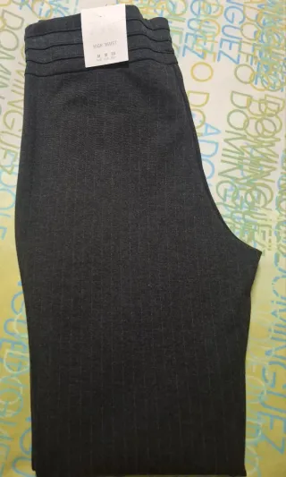 Pantalón Zara Nuevo a estrenar con etiqueta.