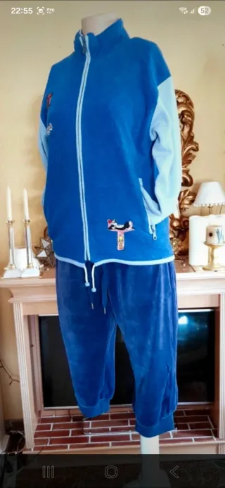 Chaqueta polar azul cómoda y divertida