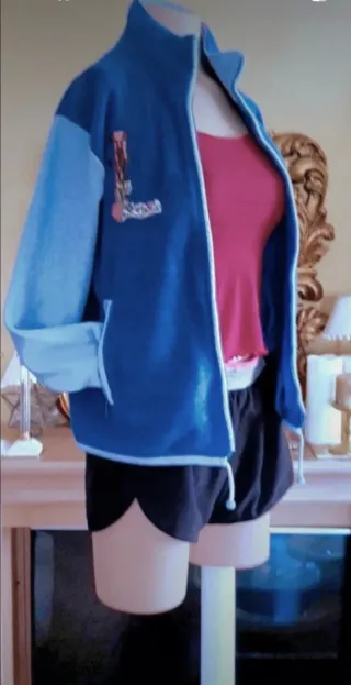 Chaqueta polar azul cómoda y divertida