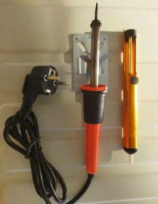 Soldador de estaño y atornillador eléctrico