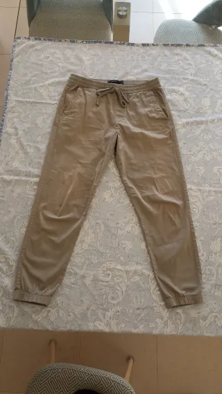 Pantalón chino caqui