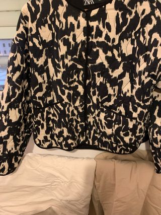 Cazadora acolchada Zara estampado mujer