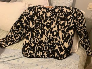 Cazadora acolchada Zara estampado mujer