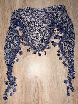 Pañuelo étnico pico azul y blanco