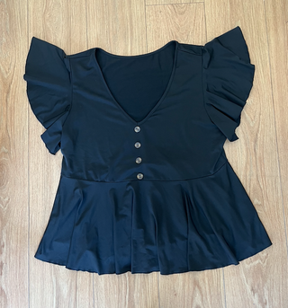 Camiseta negra peplum manga corta