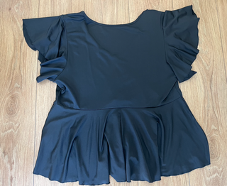 Camiseta negra peplum manga corta