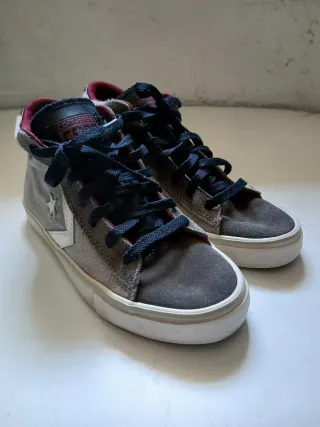 Converse size 37,5 in pelle scamosciata