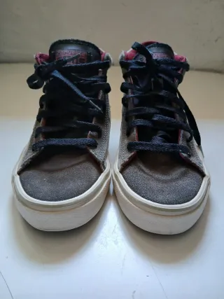Converse size 37,5 in pelle scamosciata