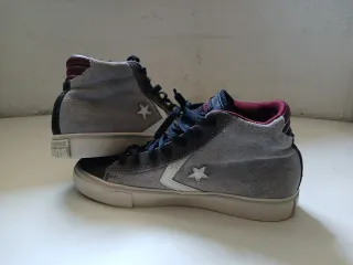 Converse size 37,5 in pelle scamosciata