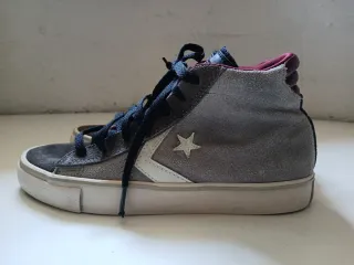 Converse size 37,5 in pelle scamosciata
