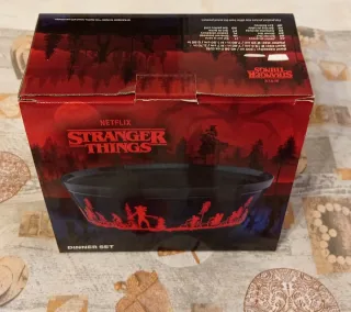 Dinner Set Collezione Stranger Things Netflix
