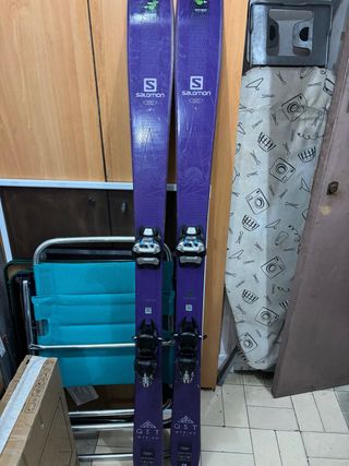 Esquís Salomon QST Myriad Morado