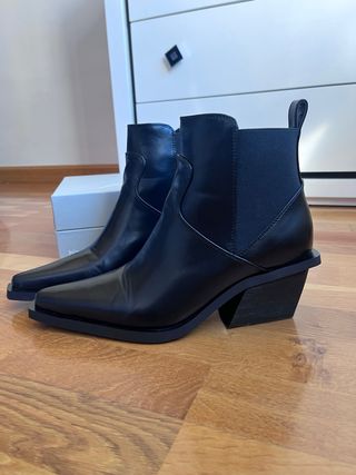 Botines negros de cuero