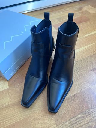 Botines negros de cuero