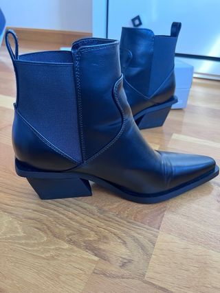 Botines negros de cuero